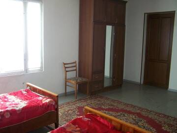 Фото номера Трехместный номер с балконом Отели типа «постель и завтрак» B&amp;B Sunrise House Aygavan г. Aygavan 9